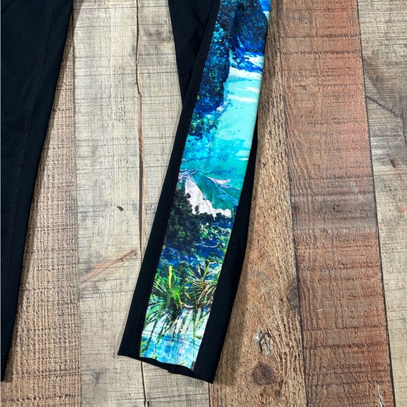 Athleta Tropical Precision 7/8 Leggings XS Black Floral Panel Yoga Pants workout - Picture 2 of 5
